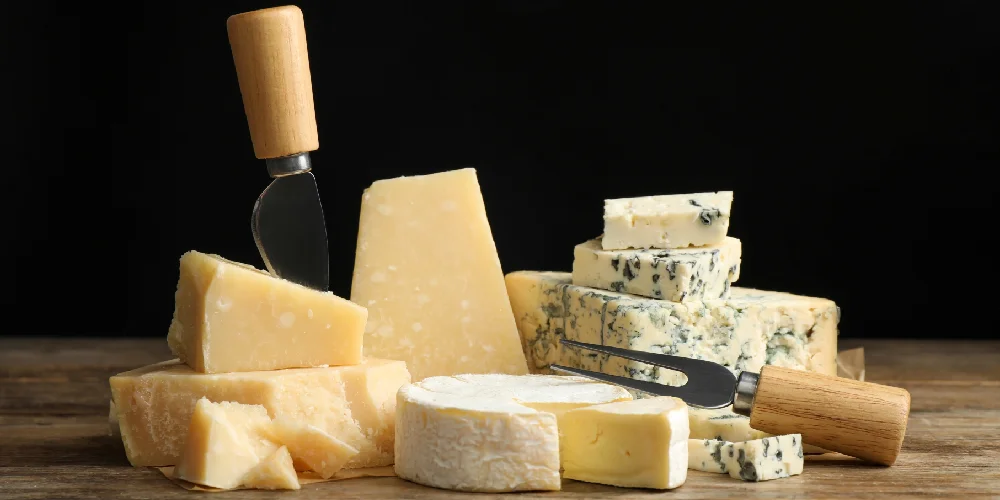 🧀 5 Destinos para Amantes del Queso (¡No solo Francia!)